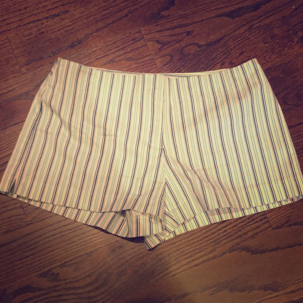 Express shorts with green stripes